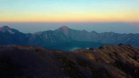 On the trek to Mount Rinjani Vidéo 288837972