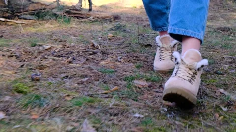 Trekking. Fast aggressive walking. Human feet in boots walk through the forest Vídeo Stock 182376893