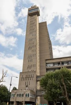 Trellick Tower is indeed recognized for its unique aesthetic and status as .. Fotos de archivo