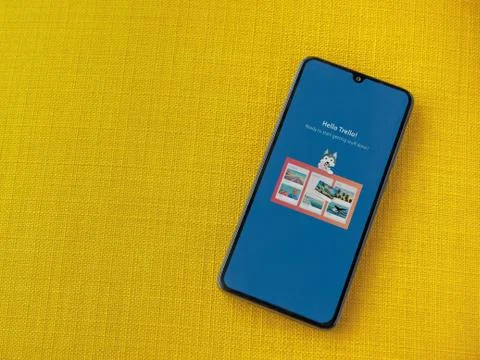 Trello app launch screen with logo on the display of a black mobile smartphon Stock Photos