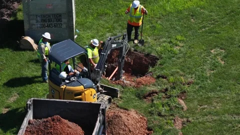 Trench Tech Shoring Solutions box sits beside mini excavator digging gas trench Vidéo 345266426