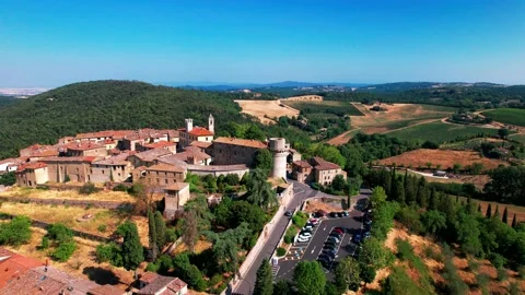 Trequanda-Aerial drone orbit 4k view mediaval-Tuscany Italian town ancient  Vídeos de archivo 202592032