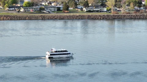 Tri Cities - Boat in River 動画素材 192301900