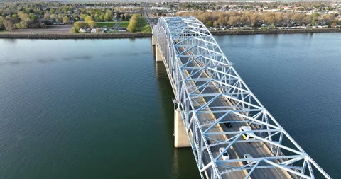Tri Cities - Bridge, Close, Overhead 動画素材 192295588