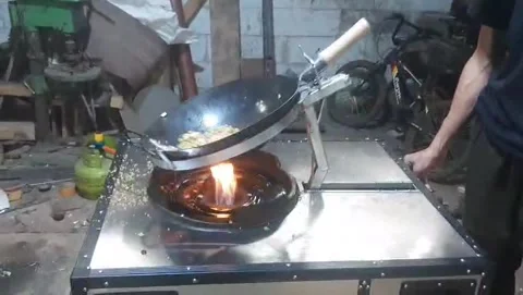 Trial Wok Machine for Tossing Fried Rice, Bogor, Indonesia - 14 Dec 2025 動画素材 327875609