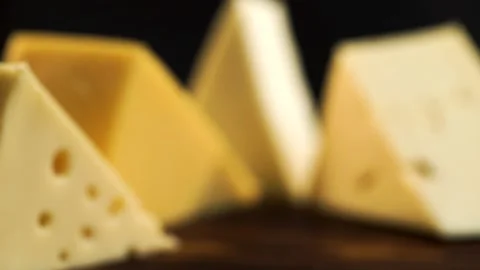 Triangle of cheese on the chef's table for making delicious pizza. Vídeos de archivo 137749131