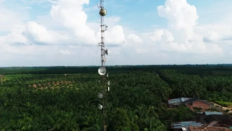 Triangle Tower Installation for Wireless Radio: Strong and Efficient Vídeos de archivo 307890966