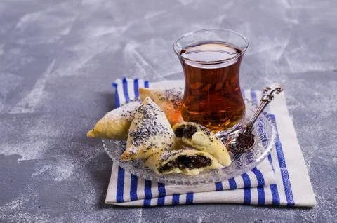 Triangular cookies with poppy seeds 스톡 사진