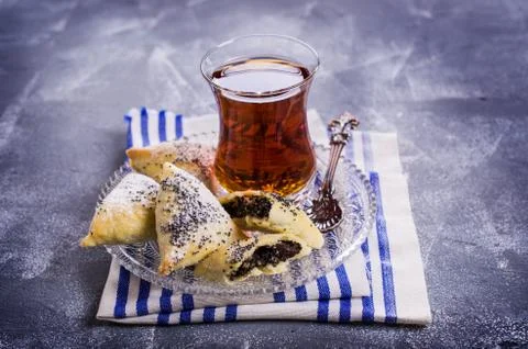 Triangular cookies with poppy seeds 스톡 사진