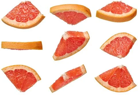 Triangular grapefruit slices with juicy pulp on an isolated background in d.. Foto stock