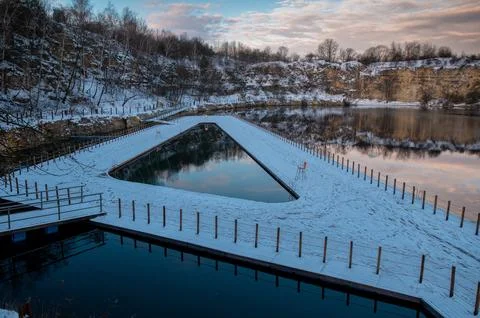 Triangular Pool in Snowy Landscape 스톡 사진