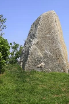 Triangular rocks are in the park Stockfoto's