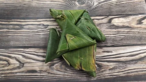 Triangular Tempeh Wrapped in Banana Leaves Vídeos de archivo 329361448