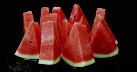 Triangular watermelon slices slowly rotate in front of the camera 스톡 동영상 231079366