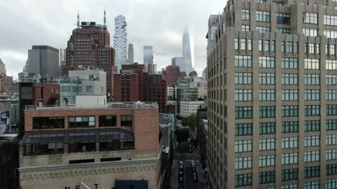 Tribeca rooftops lead toward One World Trade under storm clouds Vídeos de archivo 131264992