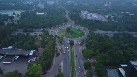 The Tribune Chowk roundabout surrounded with green trees, Tribune Stockbeeldmateriaal 287565700
