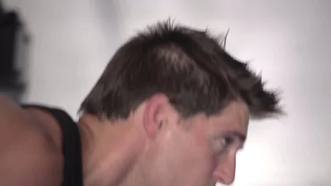 TRICEP DIPS CLOSE-UP 動画素材 128557284