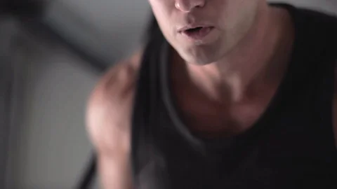 TRICEP DIPS FOCUSED 動画素材 128557317