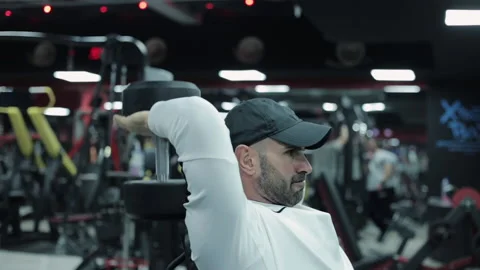 Triceps workout session of professional bodybuilder 스톡 동영상 145563284