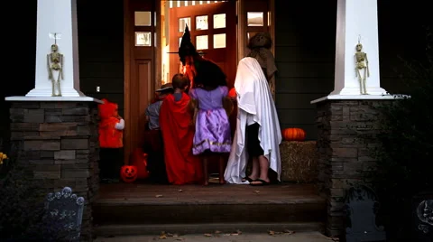 Trick or treating on Halloween Stock-Footage 62278715