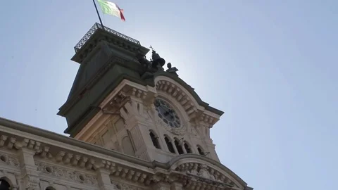 Trieste bandiera piazza unità Stock Footage