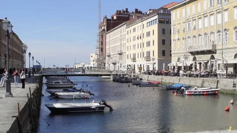 Trieste canale Piazza Ponterosso Stock Footage 80732955
