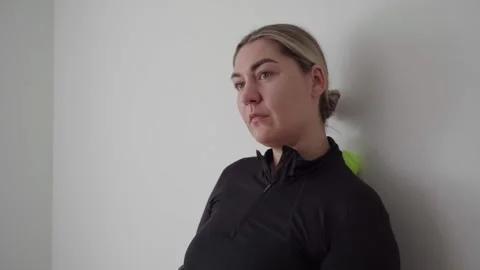 Trigger Point Massage Ball Release for Neck and Shoulder Tension 库存影片 340883938