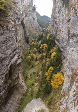 Trigrad gorge of a vertical marble rocks in the Rhodope mountains at autumn Stock-Fotos