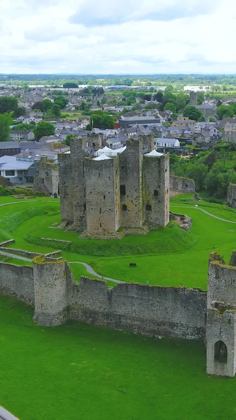 Trim Castle or Caislean Bhaile Atha Troim. Co. Meath, Ireland. Stock-Footage 312360797