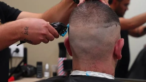 Trimmer cuts upper head after lower part shaved 스톡 동영상 320393549
