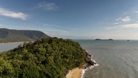 Trinity Beach, Cairns, Queensland: 4K Aerial Drone Footage Featuring Scenic Vídeos de archivo 311144443