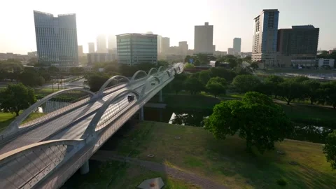 Trinity Park and W 7th St Bridge with Ft Worth Texas skyline at dawn. Stock Footage 199288140