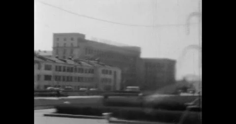 Trip around the city, view from the window of moving bus. Traffic on a busy city Vídeo Stock 313479453
