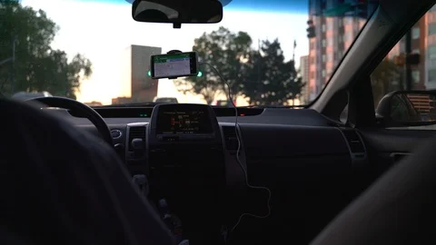  a trip to the city with uber. Situation inside uber car sitting behind the driv Video stock 106274001
