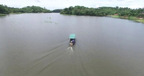 Trip on an old fastboat in Boca da Valeria Brasil Amazon Stockbeeldmateriaal 83403266