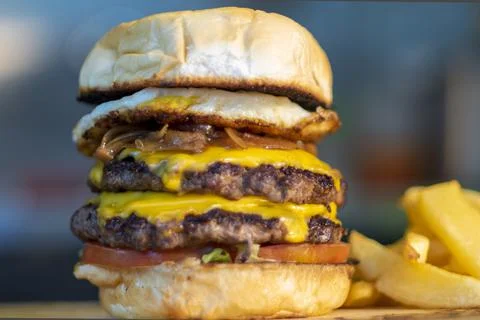 Triple burger. Stockfoto's