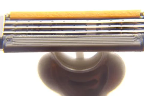 Triple‑blade razor head close‑up (macro detail) 스톡 사진