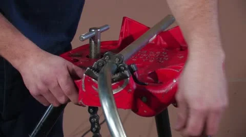 TRIPOD CHAIN VISE 1 Stock-Footage 12525158