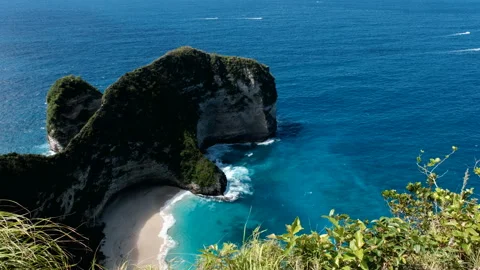 Tripod shot of Cap de T-Rex and Kelingking Beach. Nusa Penida, Indonesia. Stock Footage 285997337