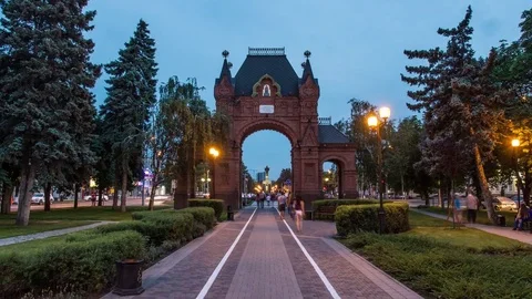 Triumphal arch Hyper Lapse. Transition from day to night. Zolly shot Stockbeeldmateriaal 84740103