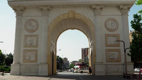 Triumphal Arch located on Pella Square in Skopje Video stock 250016610