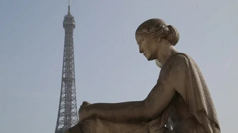 Trocadero Statue &amp; The Eiffel Tower (Tour Eiffel) - Paris, France Video stock 61237883