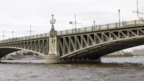 Troitskiy bridge Vídeos de archivo 115015159