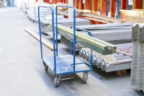 Trolley in a hardware store with building materials. Warehouse large storage Fotos de archivo