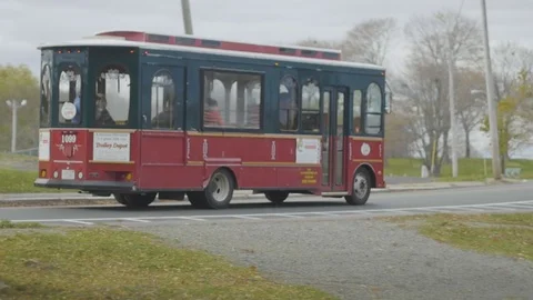 Trolley Slow Motion on Windy Day in New England Vídeo Stock 94546147