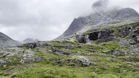 Trollstigen Mountain pass with river norway Vidéo 340238169