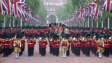 Trooping the Colour at Buckingham Palace Vídeo Stock 47999401