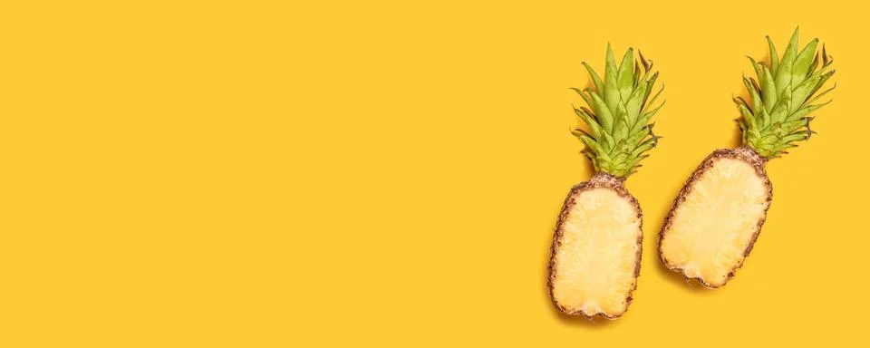 Tropical abstract background. Seamless pattern with pineapple. Foto stock