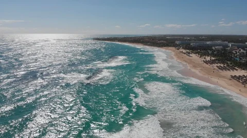 Tropical Beach and Waves Drone 库存影片 89073817
