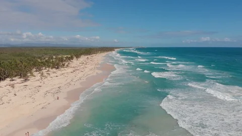 Tropical Beach and Waves Drone 库存影片 89074061